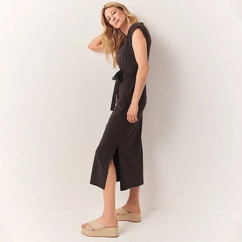 The White Company Extended Shoulder V-Neck Jersey Dress in Chocolate